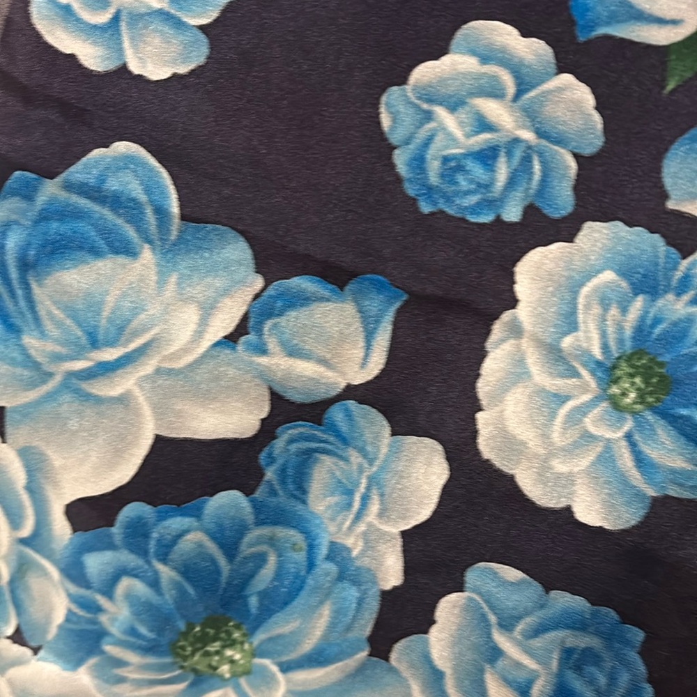 #50 🌸 Adrienne Vittadini 100% Silk Scarf